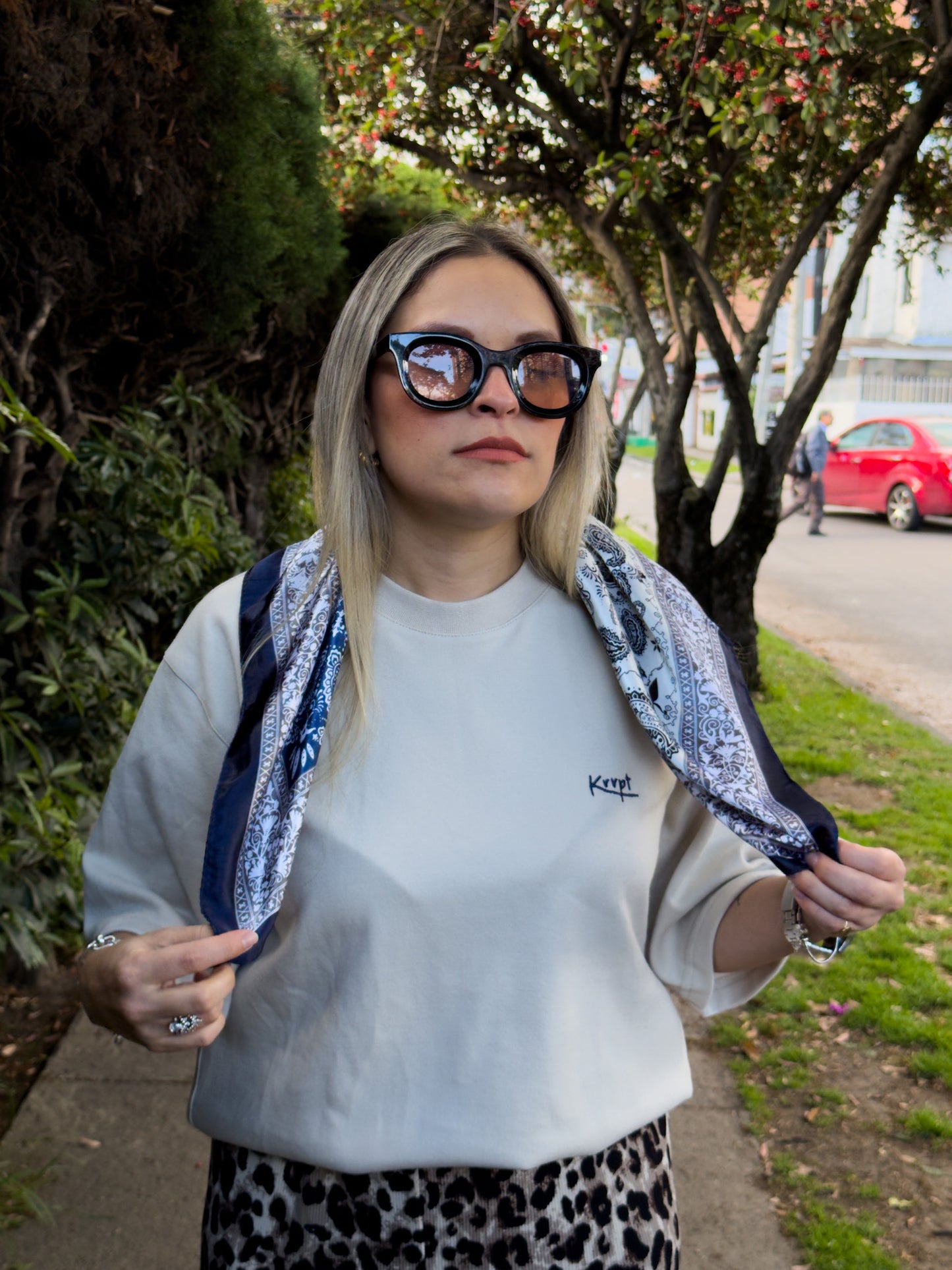 Camiseta Cropped - KOI - Beige